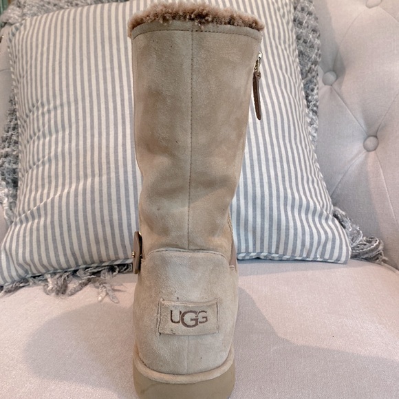 Beige UGG Boots - Women’s Size 7 - Picture 4 of 9